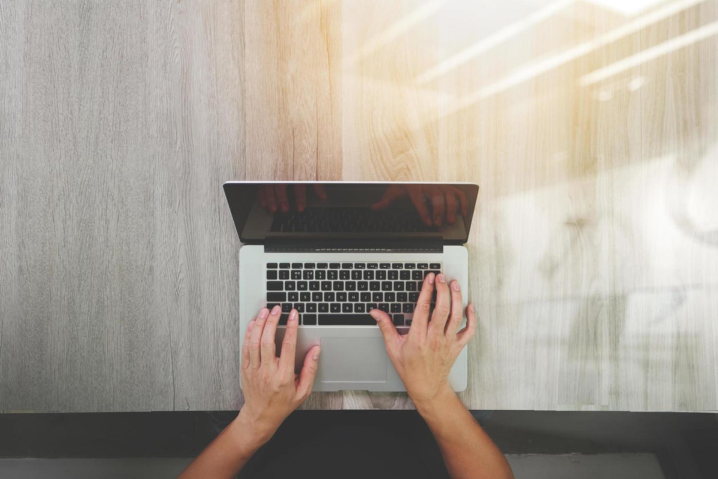 Session de webinaire en direct sur les fonctionnalités d'intelligence artificielle dans les applications mobiles